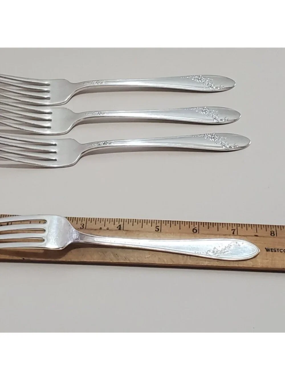 4 Oneida Queen Bess II Dinner Fork 7.5
